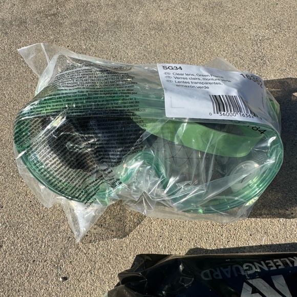 New protective goggles - Picture 3 of 4